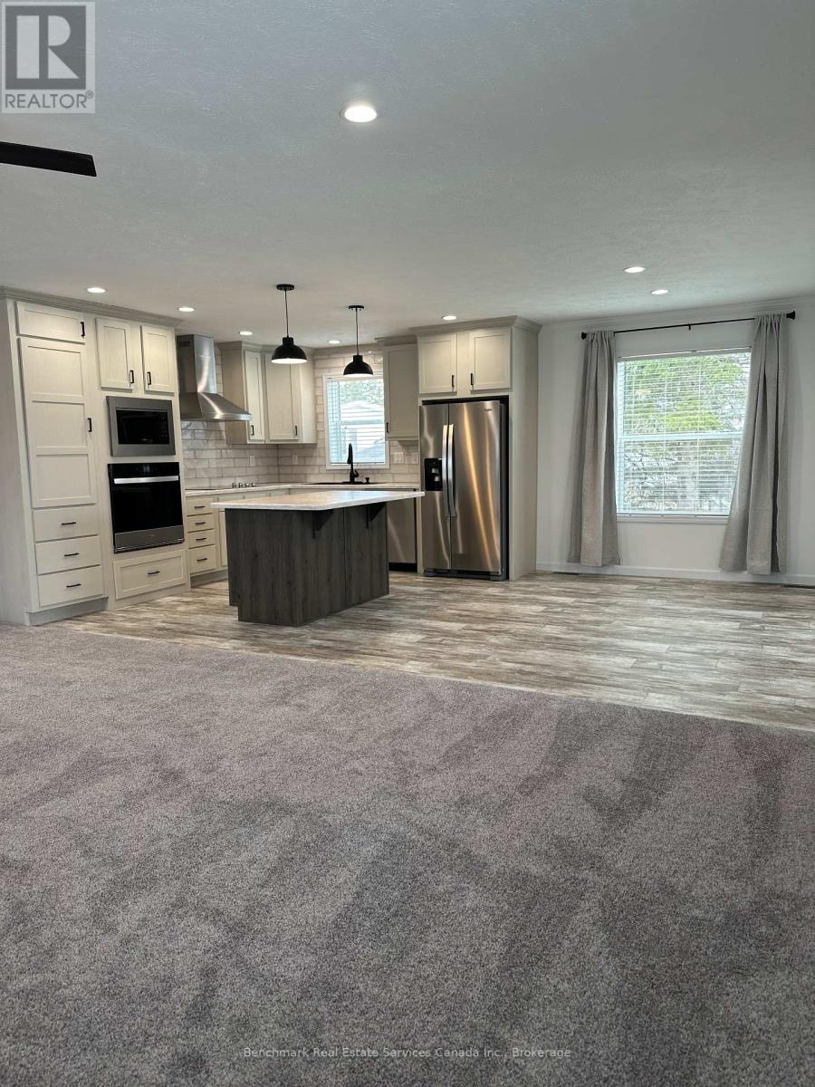 212 Spruce Drive, West Grey, Ontario N4N 3B8 - Photo 12 - X12662266