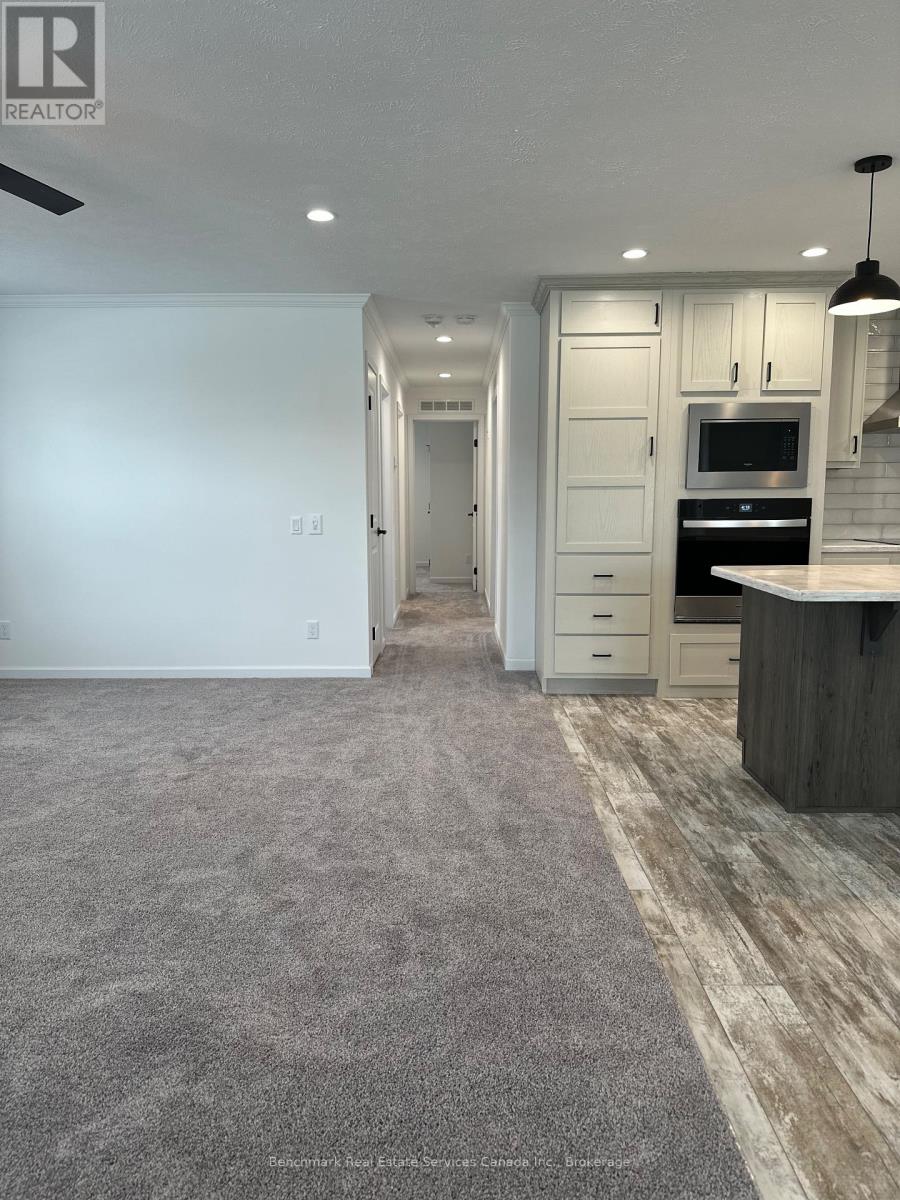 212 Spruce Drive, West Grey, Ontario N4N 3B8 - Photo 14 - X12662266