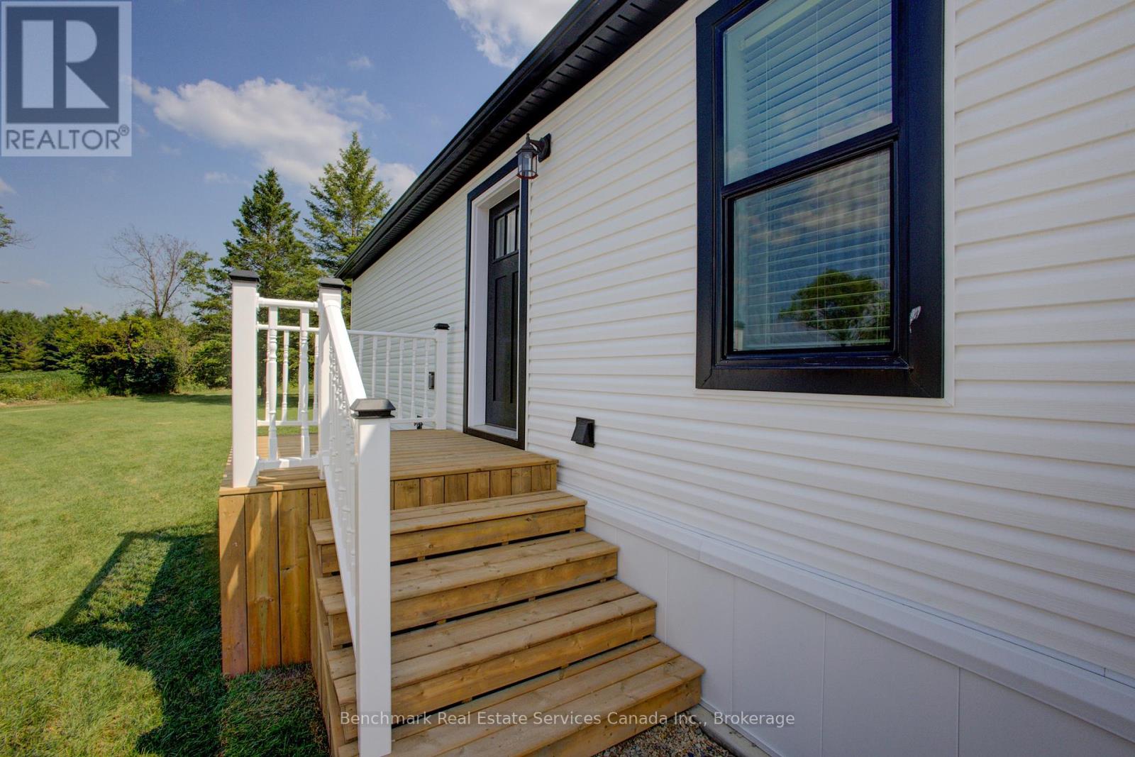 212 Spruce Drive, West Grey, Ontario N4N 3B8 - Photo 7 - X12662266