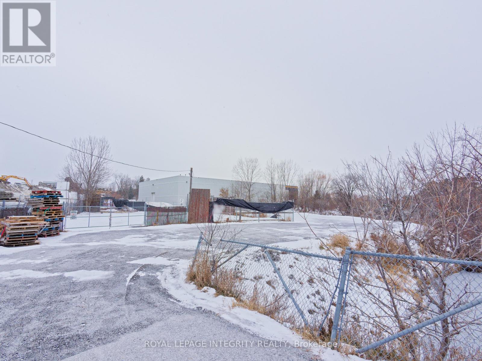 3170 Hawthorne Road, Ottawa, Ontario  K1G 5H5 - Photo 2 - X12662224