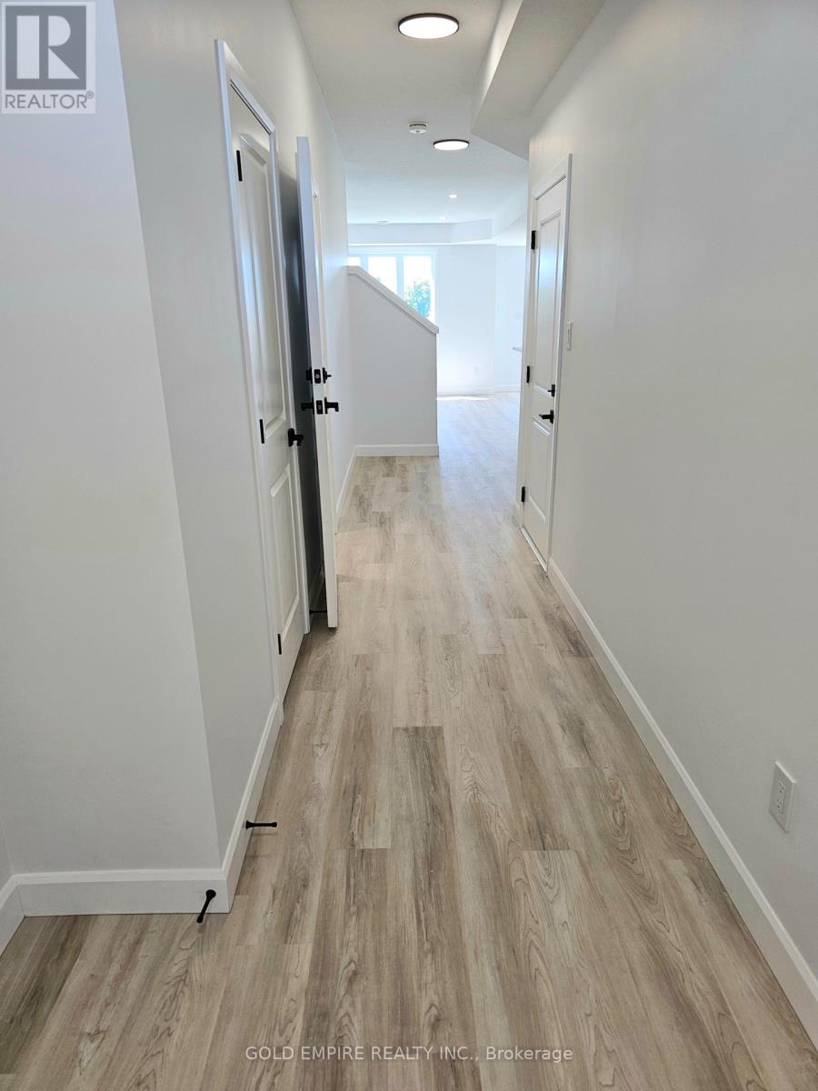 Upper - 1151 Hobbs Drive, London South, Ontario  N6M 0M1 - Photo 2 - X12662232