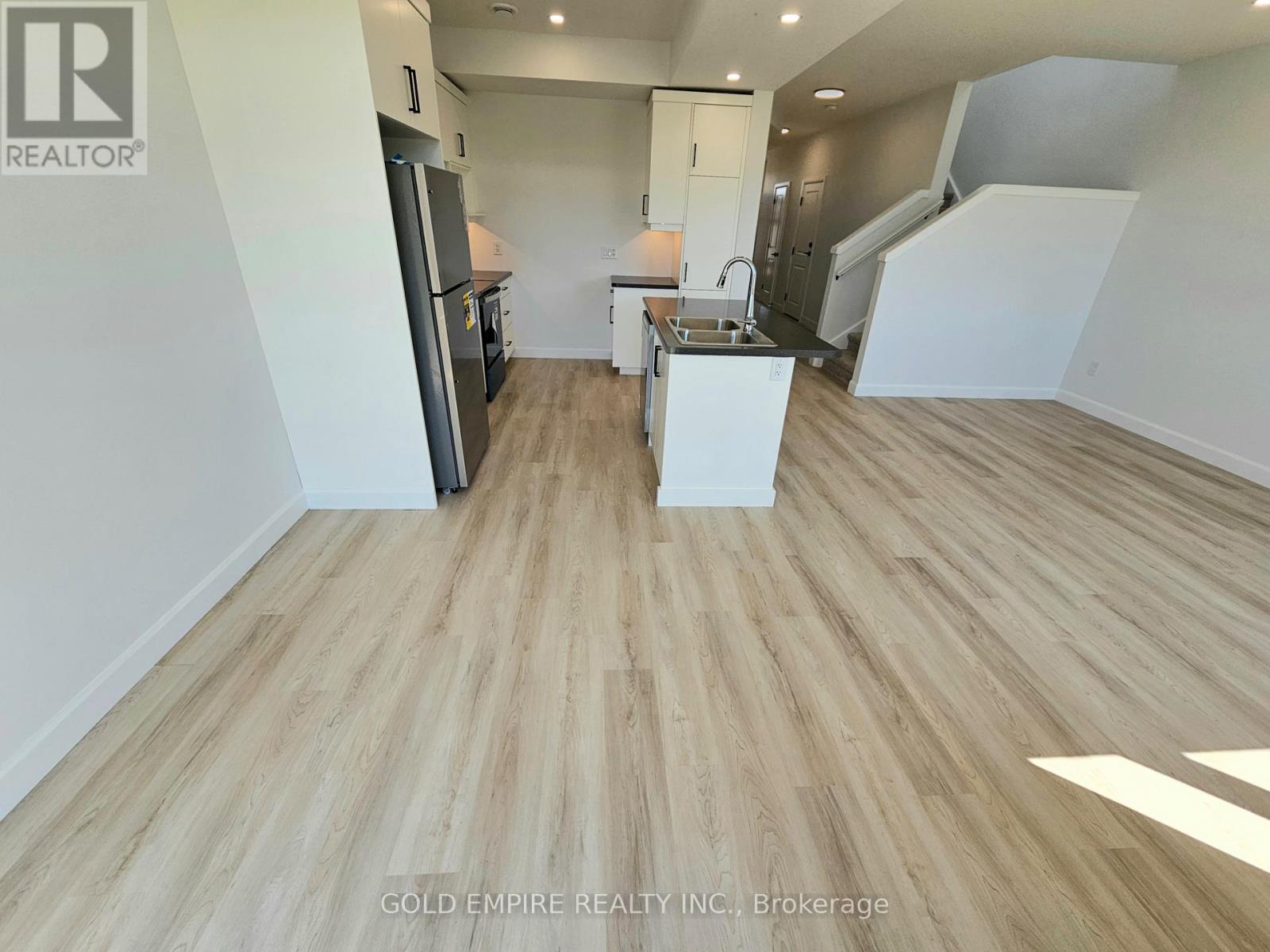 Upper - 1151 Hobbs Drive, London South, Ontario  N6M 0M1 - Photo 3 - X12662232