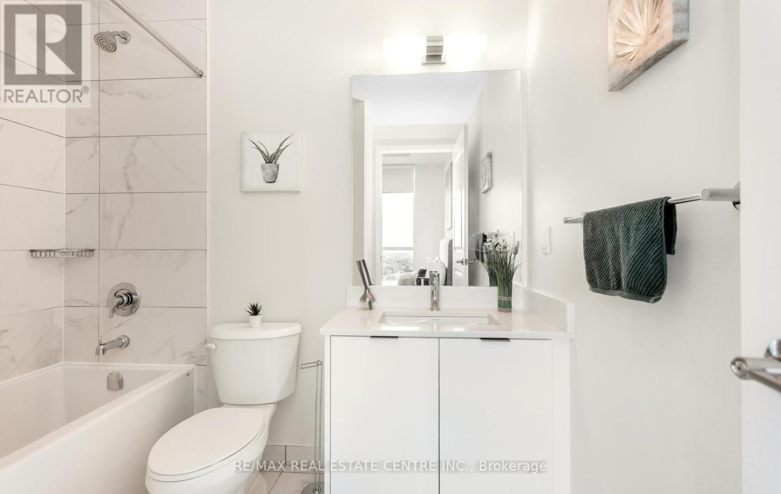 2208 - 202 Burnhamthorpe Road E, Mississauga, Ontario  L5A 0B2 - Photo 30 - W12658248