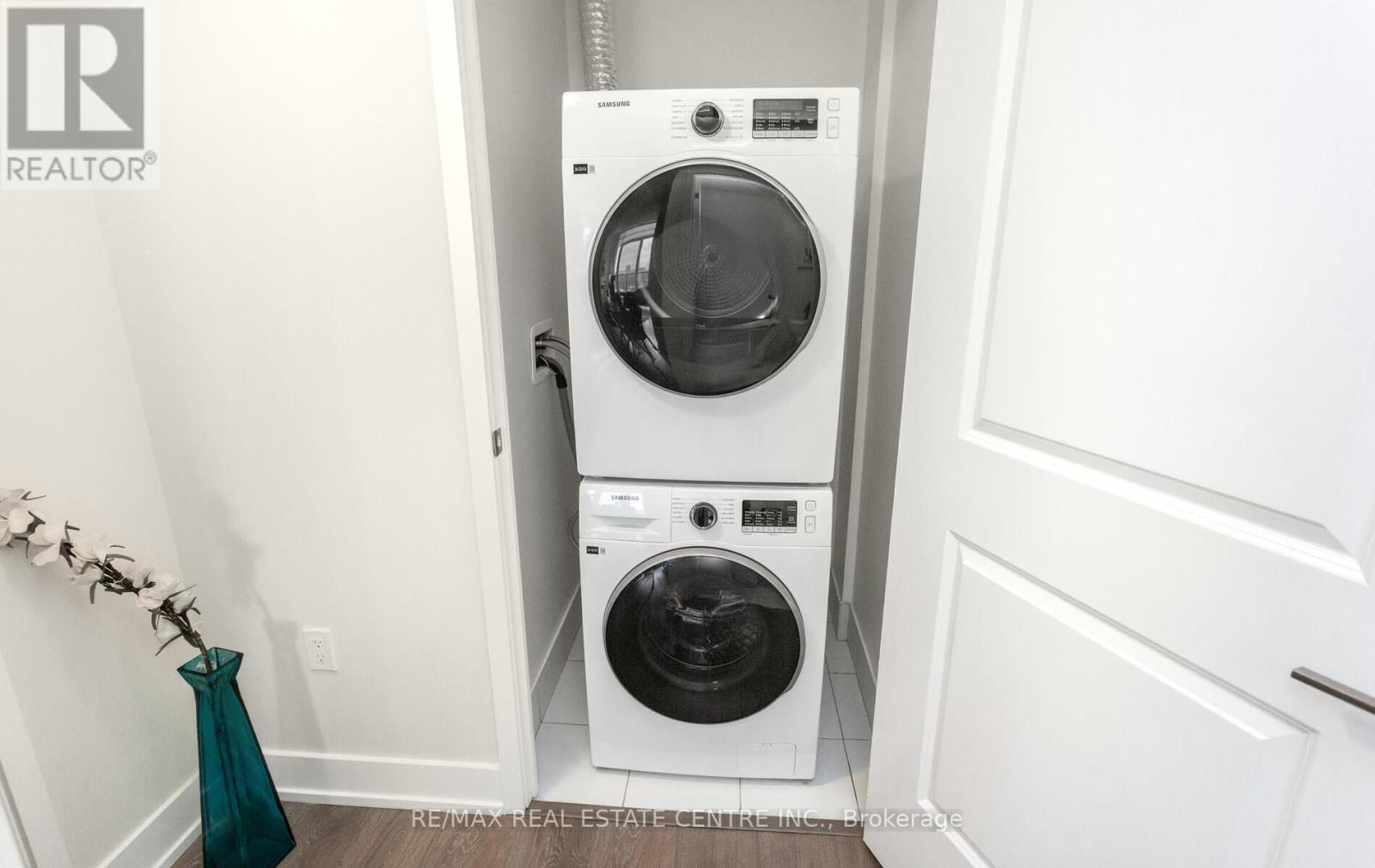 2208 - 202 Burnhamthorpe Road E, Mississauga, Ontario  L5A 0B2 - Photo 32 - W12658248