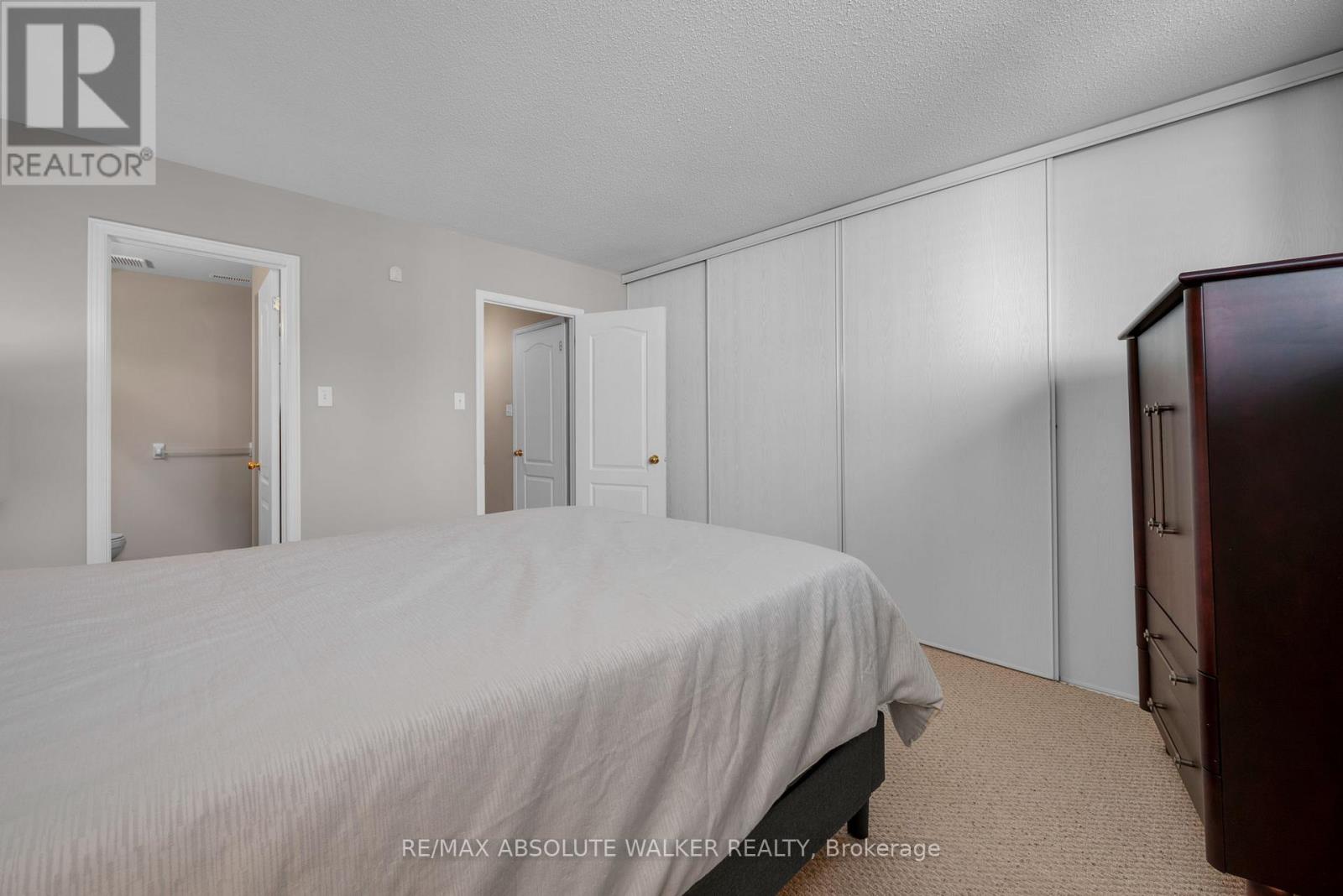 1647 Locksley Lane, Ottawa, Ontario  K1J 1B6 - Photo 15 - X12436931