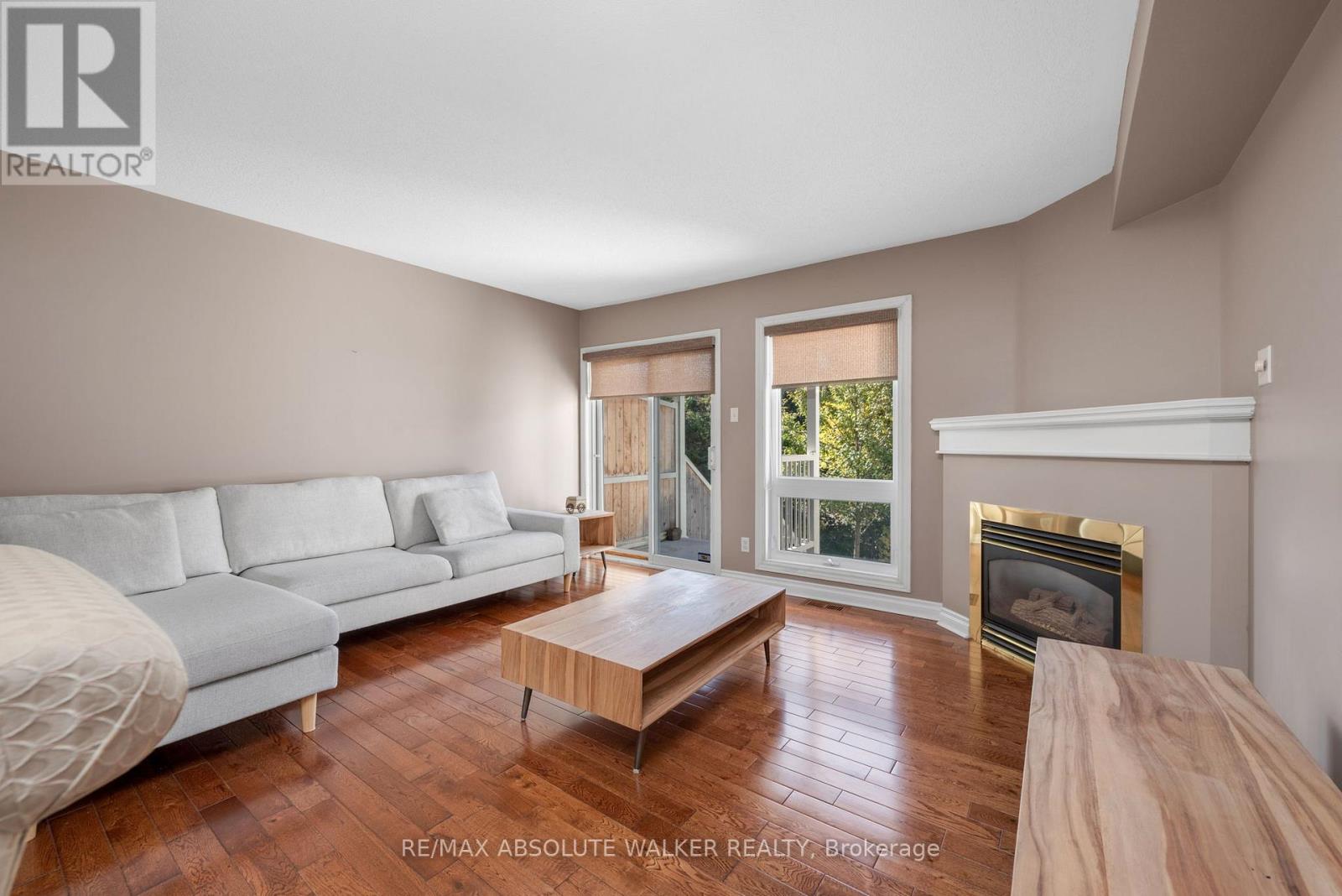 1647 Locksley Lane, Ottawa, Ontario  K1J 1B6 - Photo 3 - X12436931