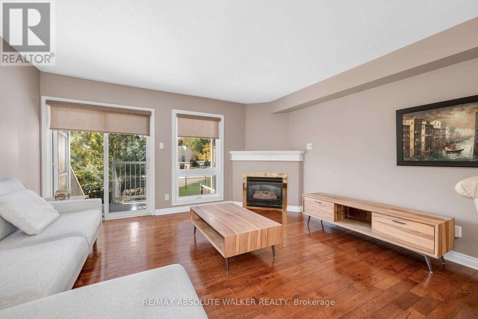 1647 Locksley Lane, Ottawa, Ontario  K1J 1B6 - Photo 4 - X12436931