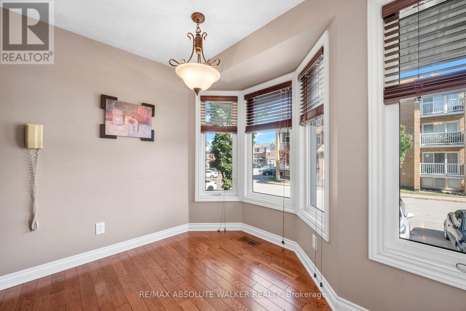 1647 Locksley Lane, Ottawa, Ontario  K1J 1B6 - Photo 7 - X12436931