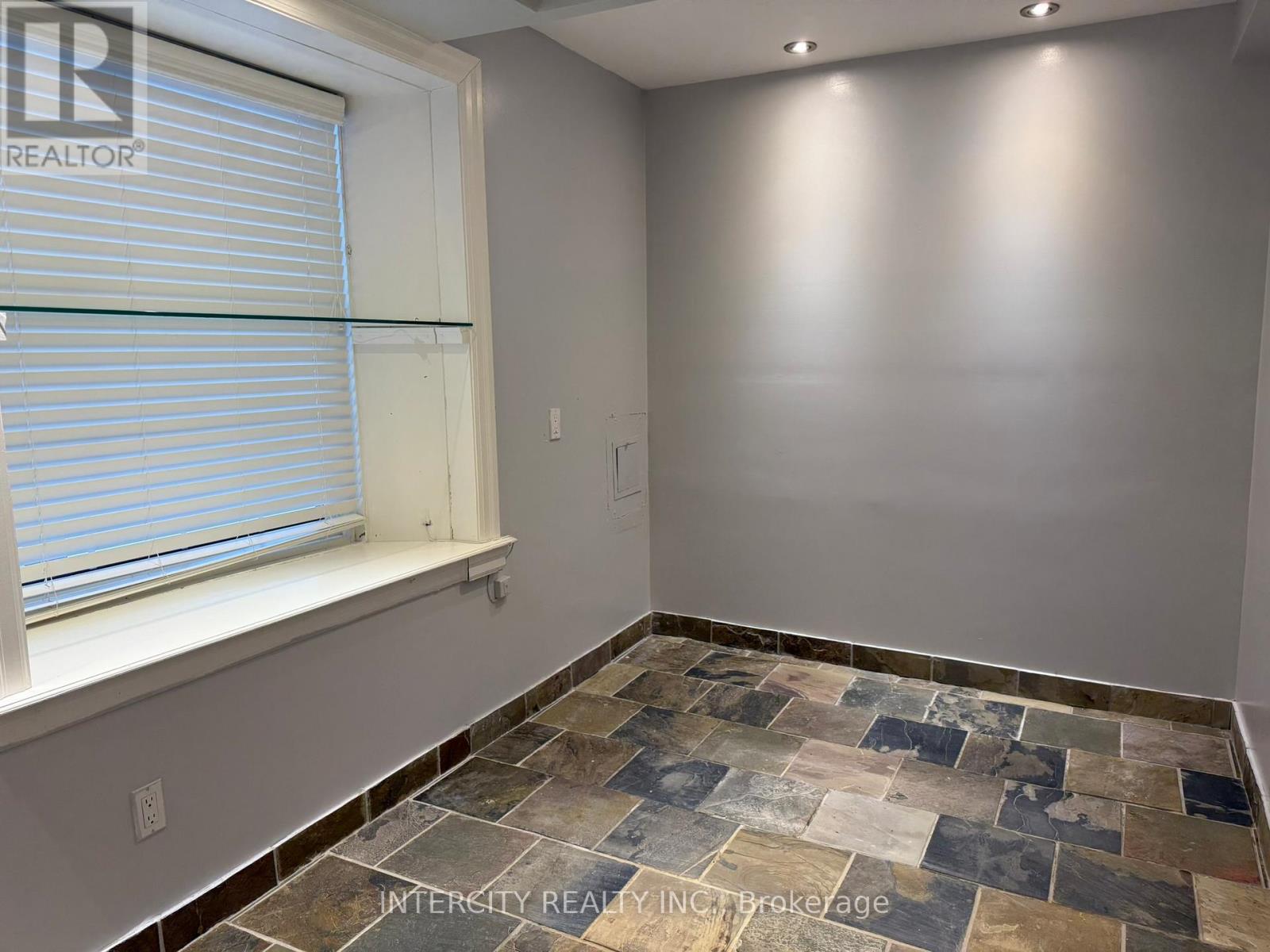 Lower - 117 Clarence Street, Vaughan, Ontario  L4L 1L4 - Photo 12 - N12662144