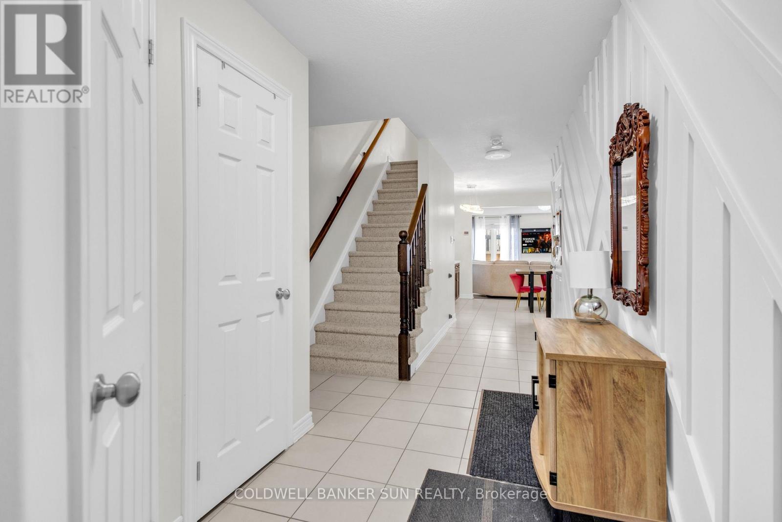 254 Hutchinson Drive, New Tecumseth, Ontario  L9R 0P9 - Photo 4 - N12662160