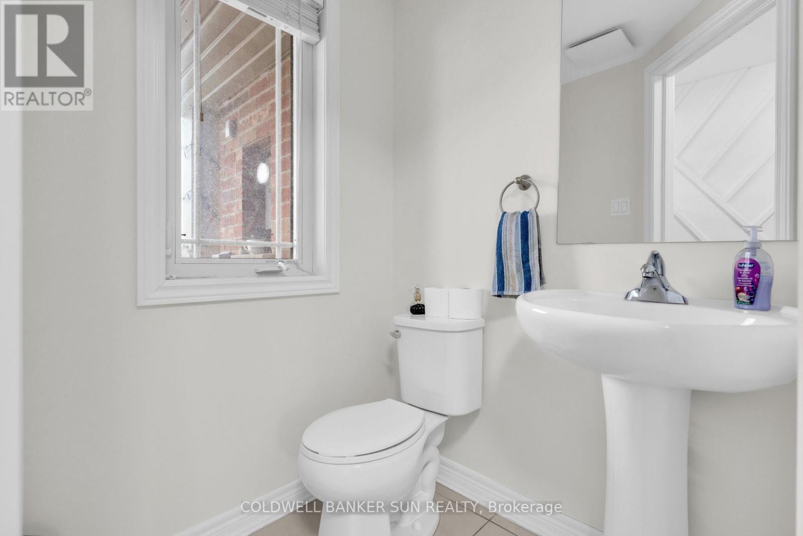 254 Hutchinson Drive, New Tecumseth, Ontario  L9R 0P9 - Photo 5 - N12662160