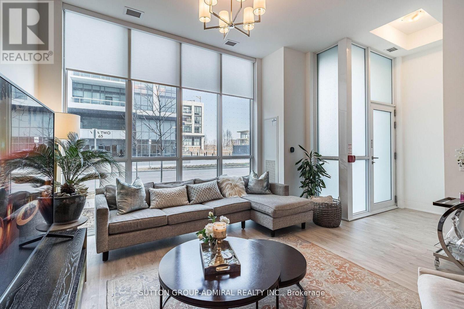 Th107 - 70 Annie Craig Drive, Toronto, Ontario  M8V 0A8 - Photo 2 - W12662118