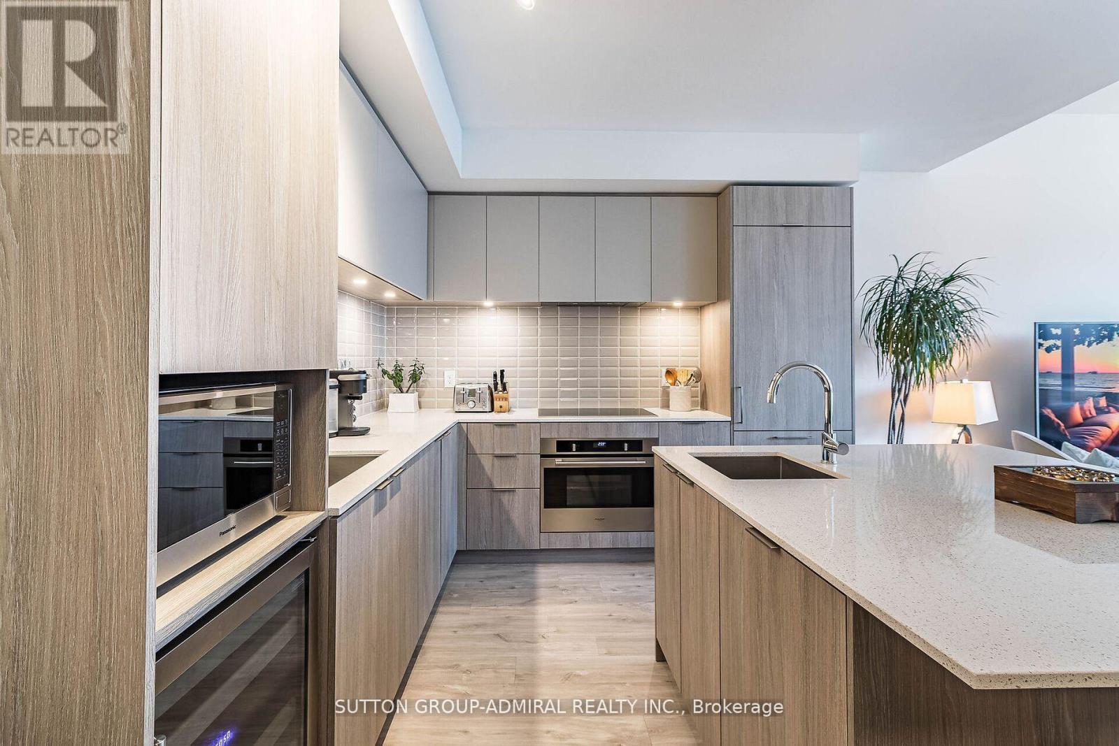 Th107 - 70 Annie Craig Drive, Toronto, Ontario  M8V 0A8 - Photo 7 - W12662118