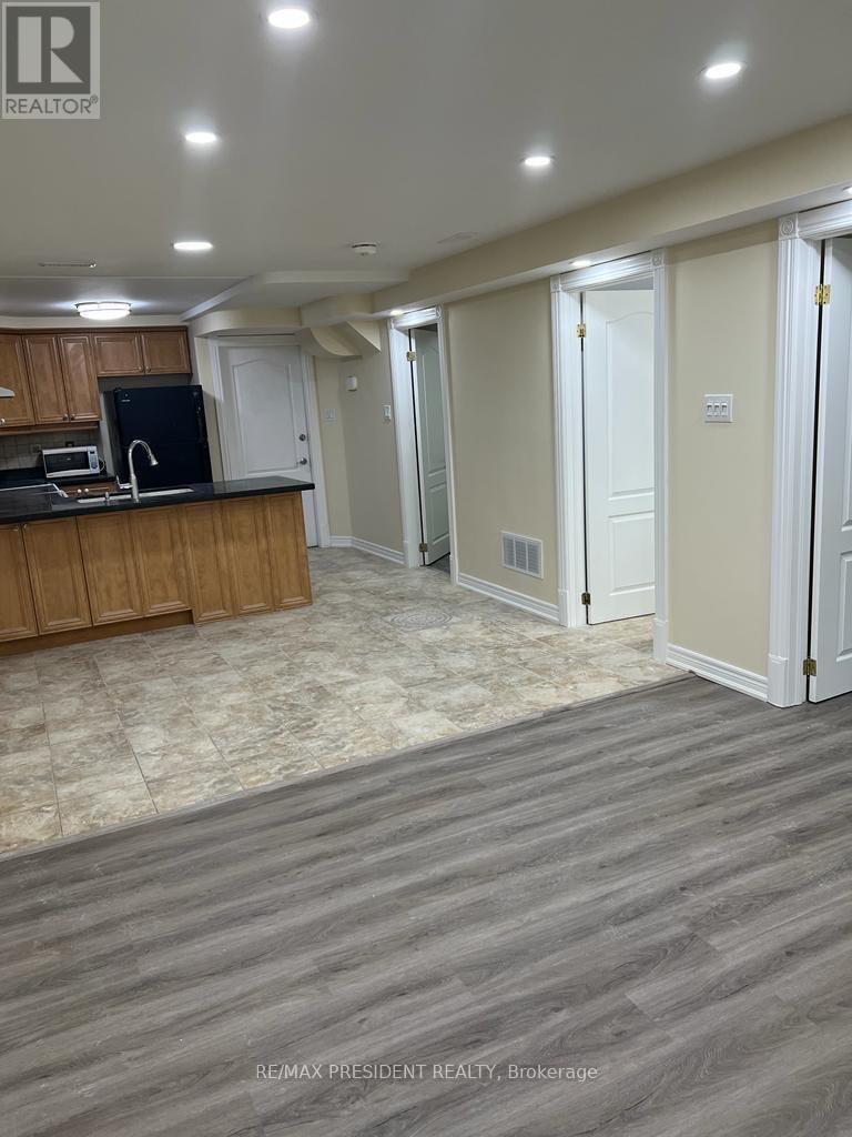 111 Sandmere Avenue, Brampton, Ontario  L6Z 4A5 - Photo 2 - W12662138