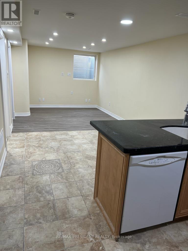 111 Sandmere Avenue, Brampton, Ontario  L6Z 4A5 - Photo 3 - W12662138