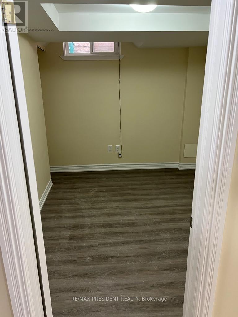 111 Sandmere Avenue, Brampton, Ontario  L6Z 4A5 - Photo 4 - W12662138