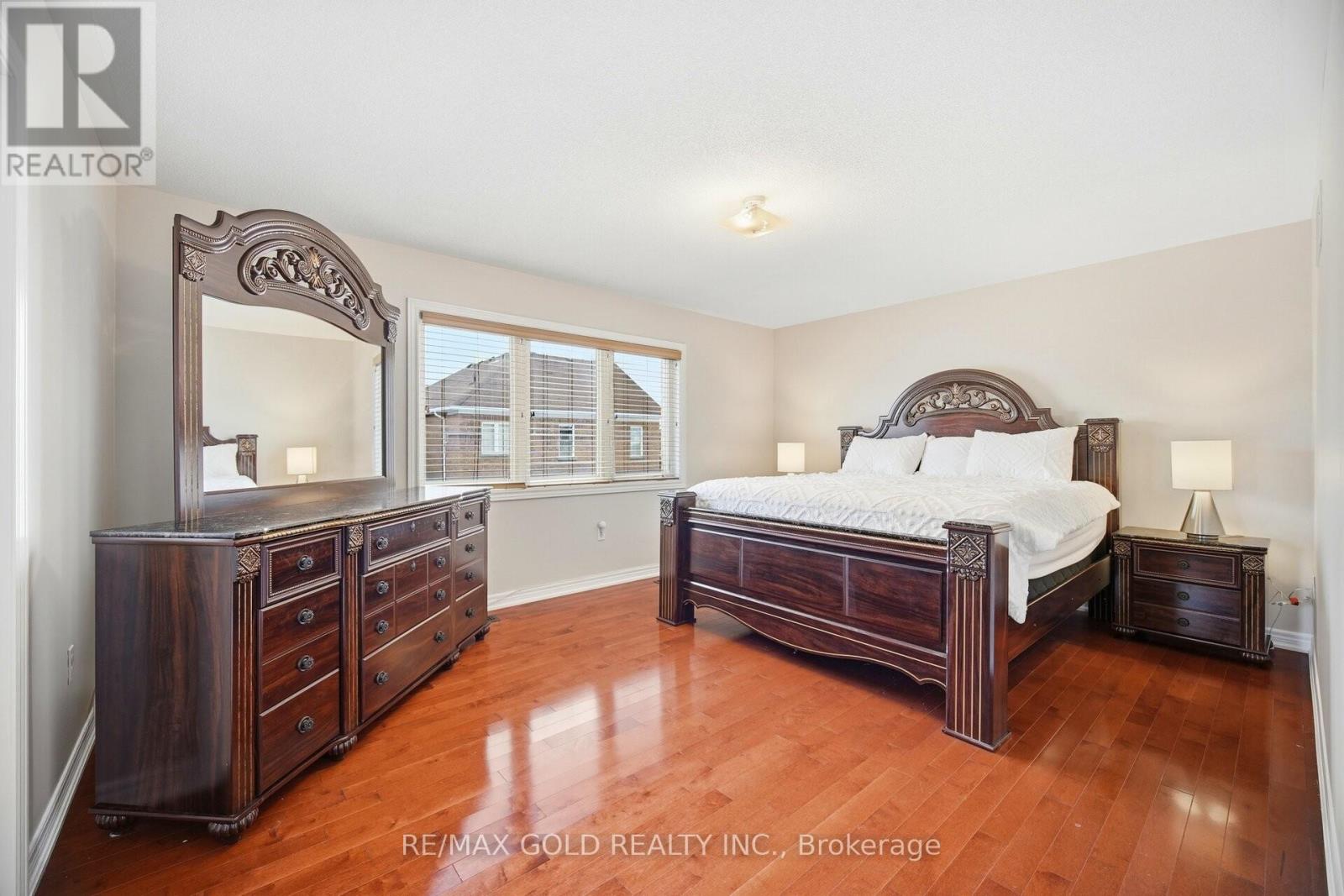 27 Drummondville Drive, Brampton, Ontario  L6P 3S5 - Photo 17 - W12662148