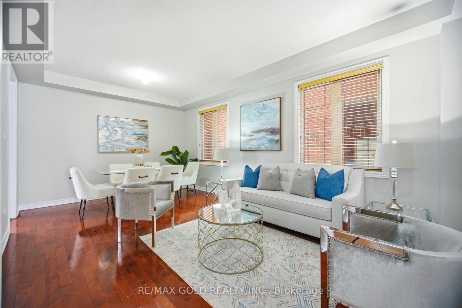 27 Drummondville Drive, Brampton, Ontario  L6P 3S5 - Photo 5 - W12662148