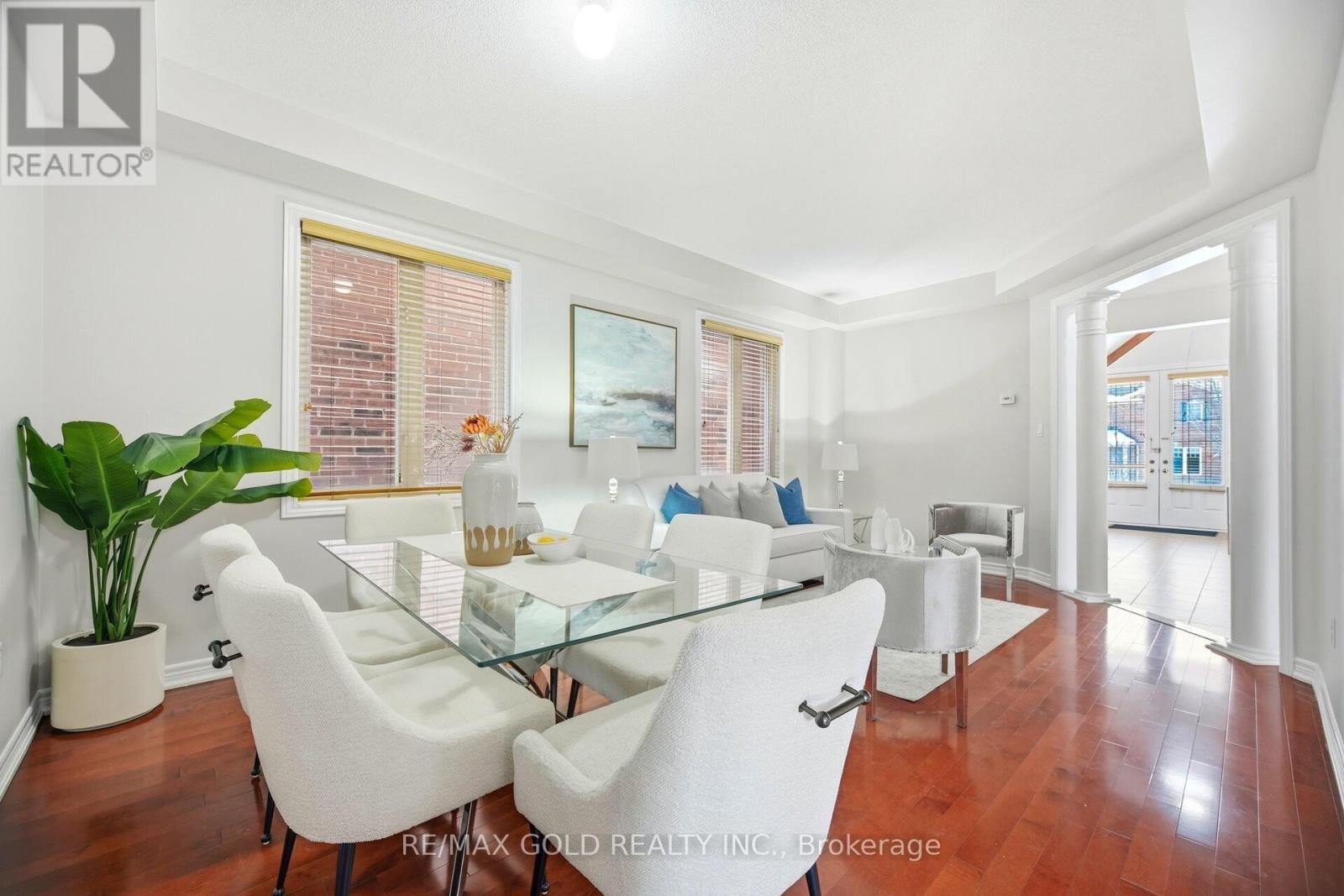 27 Drummondville Drive, Brampton, Ontario  L6P 3S5 - Photo 6 - W12662148