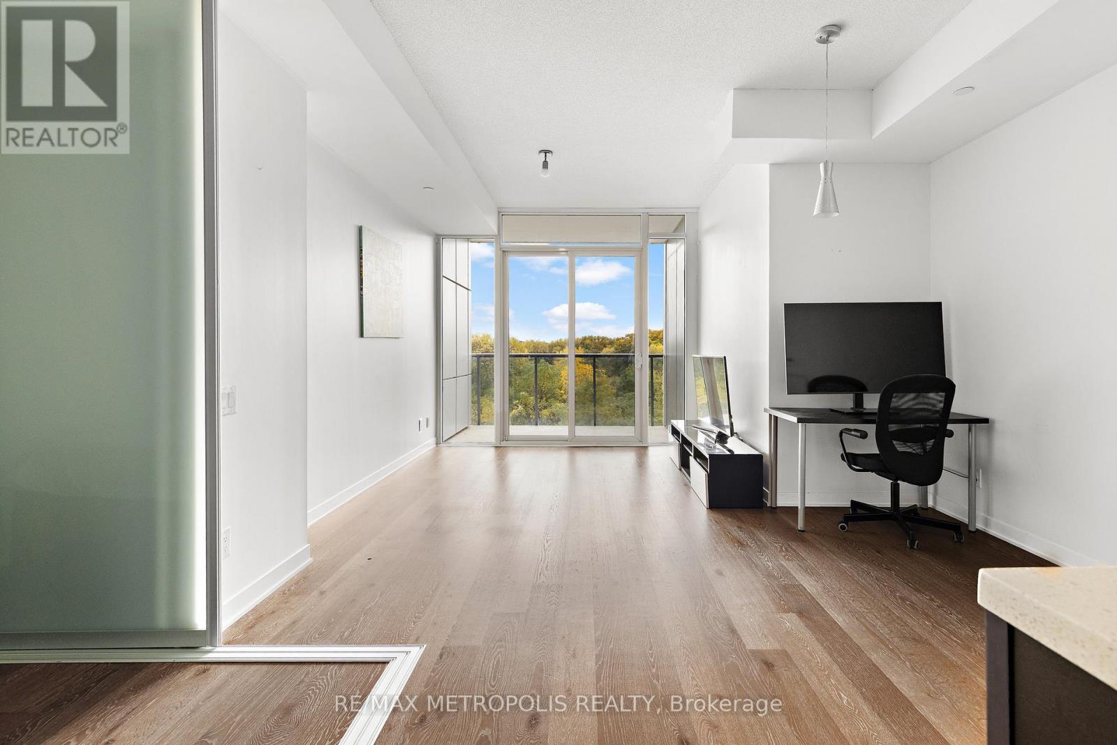 302 - 88 Park Lawn Road, Toronto (Mimico), Ontario  M8Y 0B6 - Photo 10 - W12662150