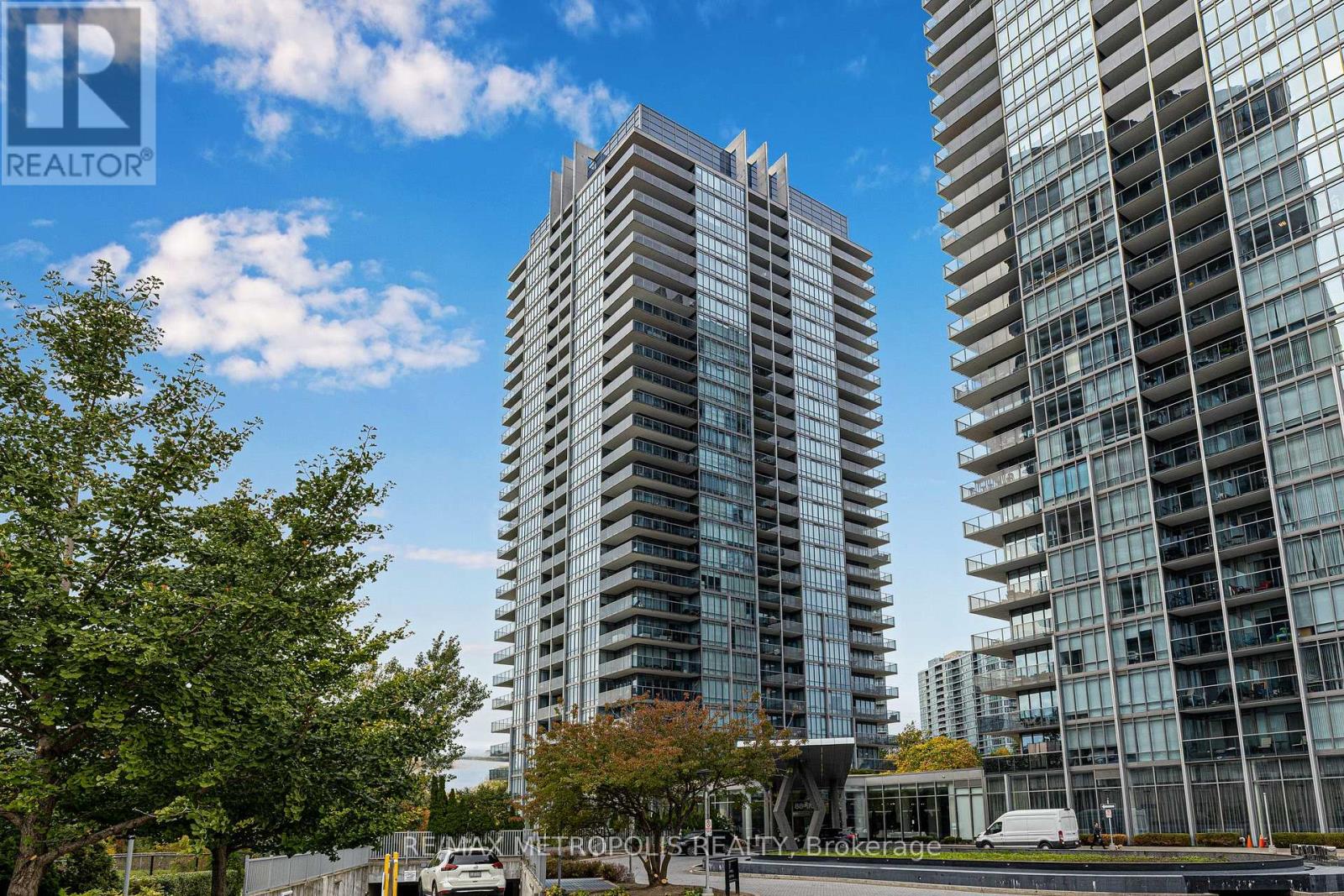 302 - 88 Park Lawn Road, Toronto (Mimico), Ontario  M8Y 0B6 - Photo 4 - W12662150