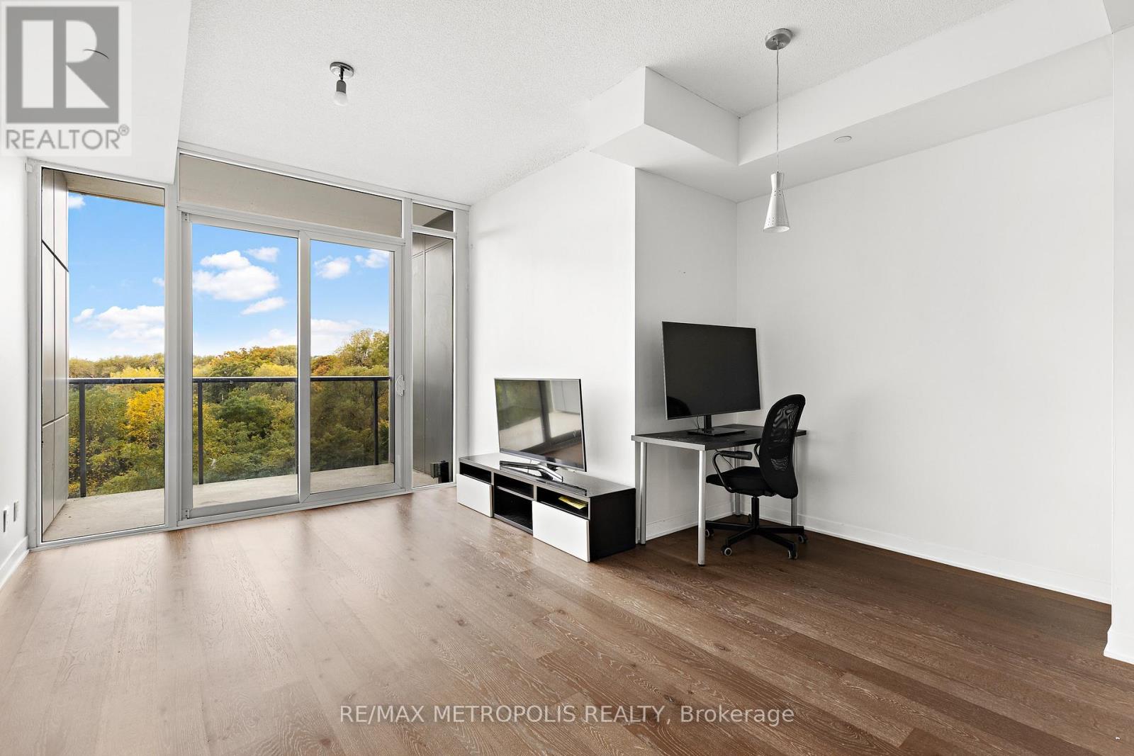 302 - 88 Park Lawn Road, Toronto (Mimico), Ontario  M8Y 0B6 - Photo 9 - W12662150