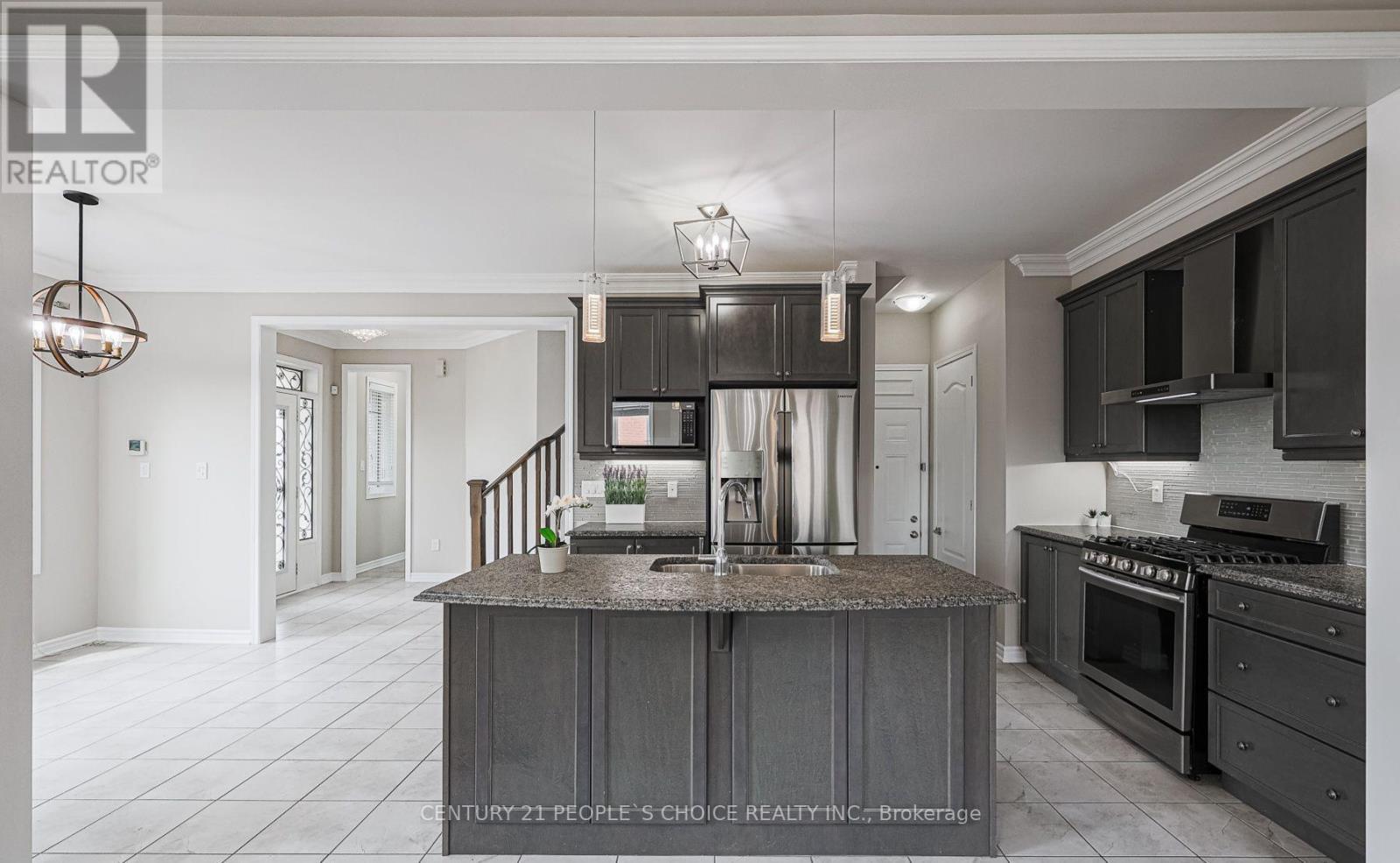 Upper - 565 Edenbrook Hill Drive, Brampton (Northwest Brampton), Ontario  L7C 3H1 - Photo 4 - W12662174