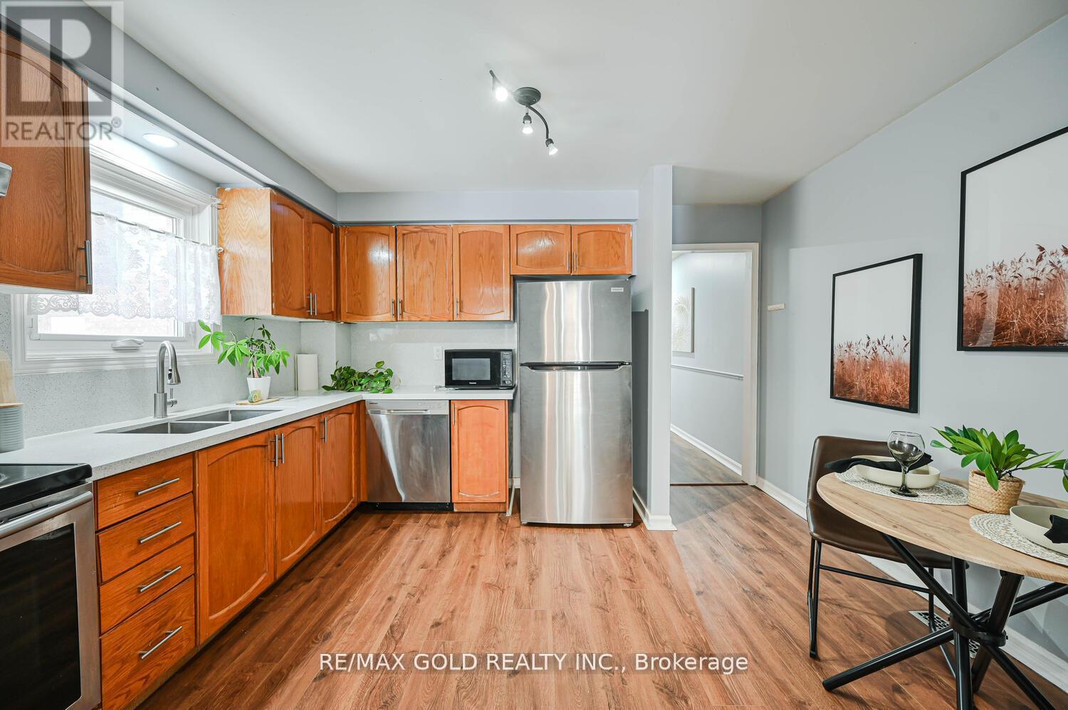 73 Chipmunk Crescent, Brampton, Ontario  L6R 1B4 - Photo 7 - W12662190