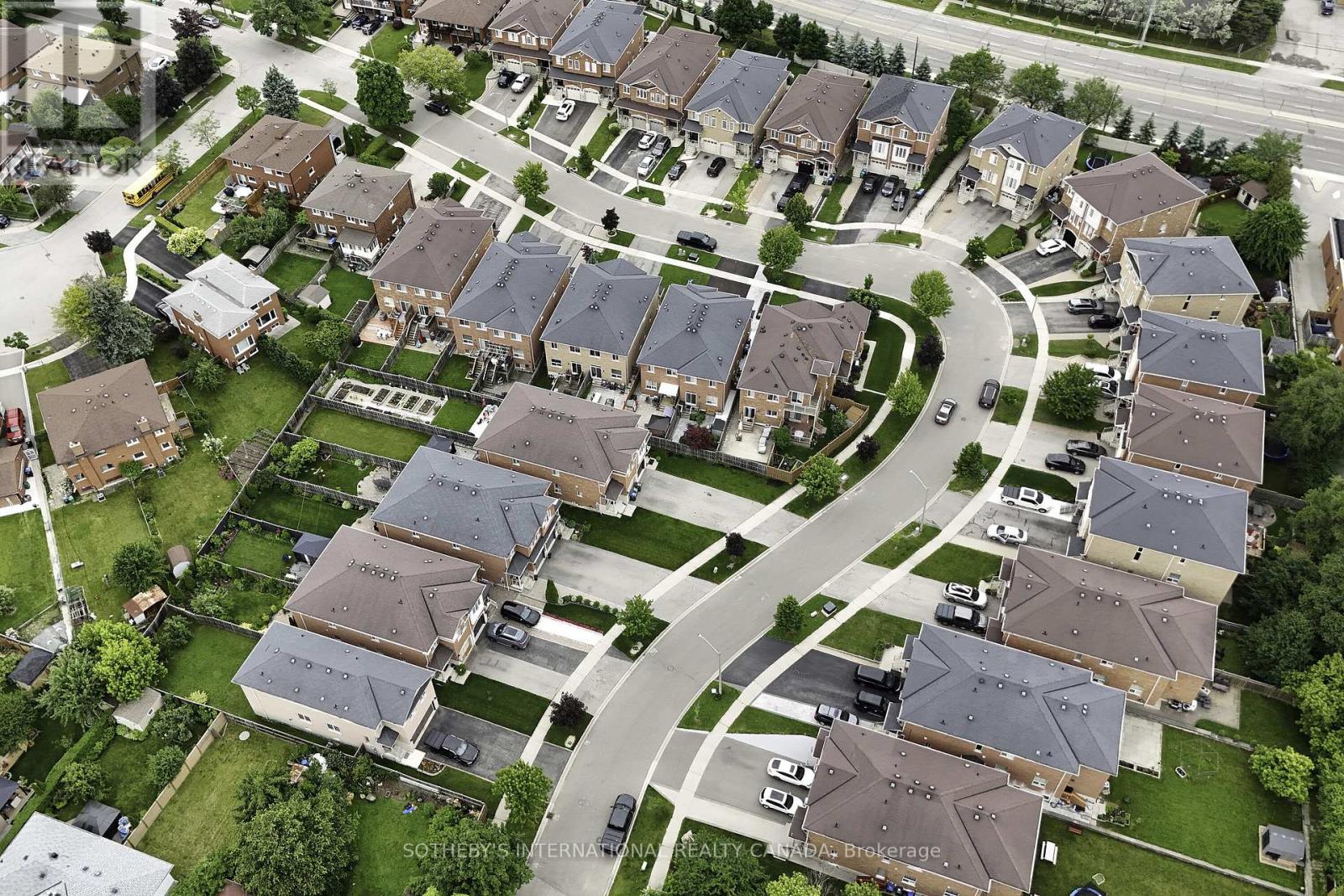 1050 Burnhamthorpe Road E, Mississauga, Ontario  L4Y 2X6 - Photo 5 - W12662218