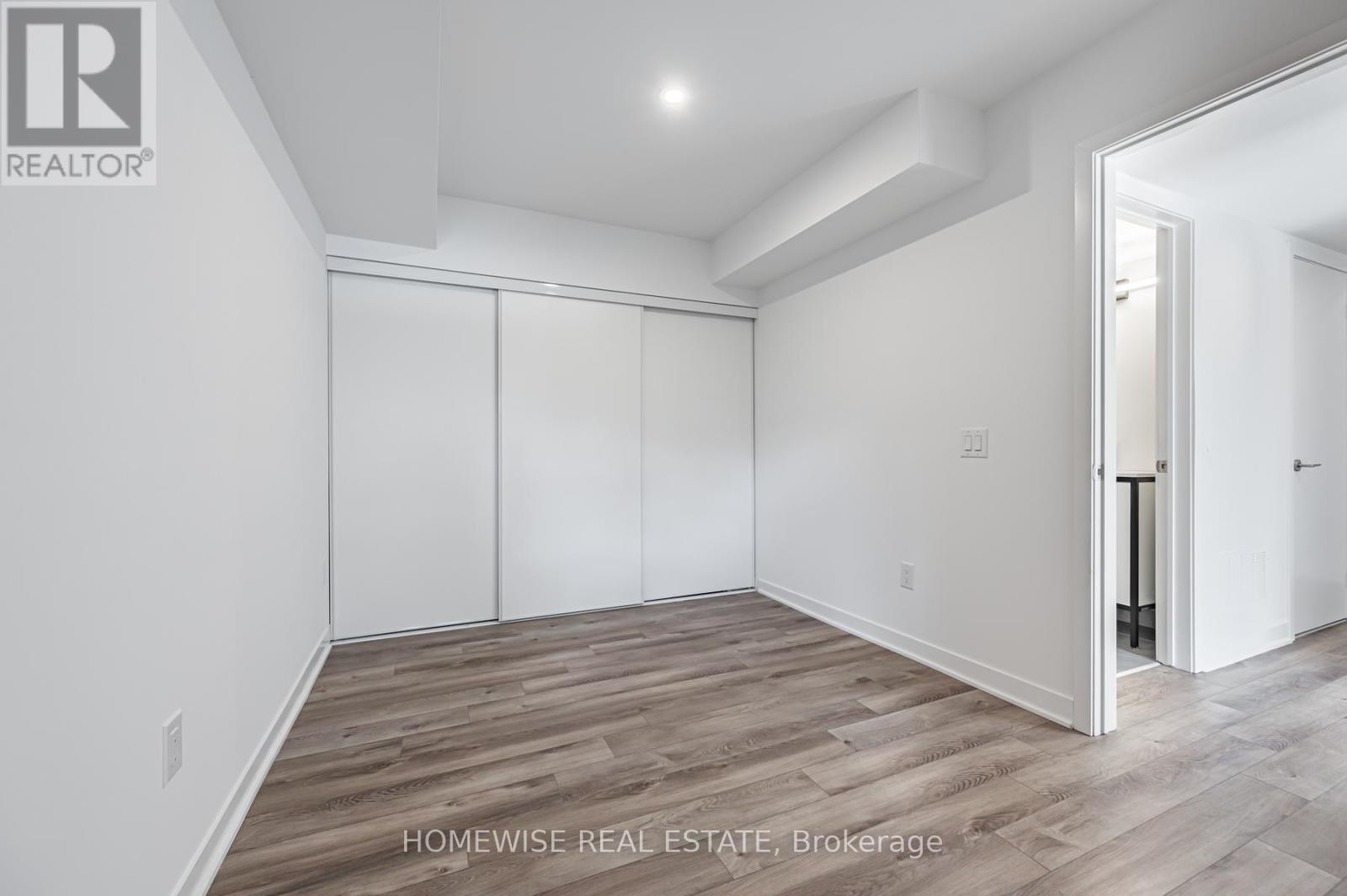 Th8 - 20 Ed Clark Gardens, Toronto (Weston-Pellam Park), Ontario  M6N 0B5 - Photo 11 - W12662234