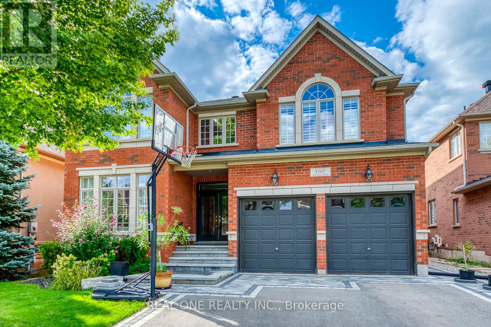 1507 Arrowhead Road, Oakville, Ontario  L6H 7V6 - Photo 1 - W12662238
