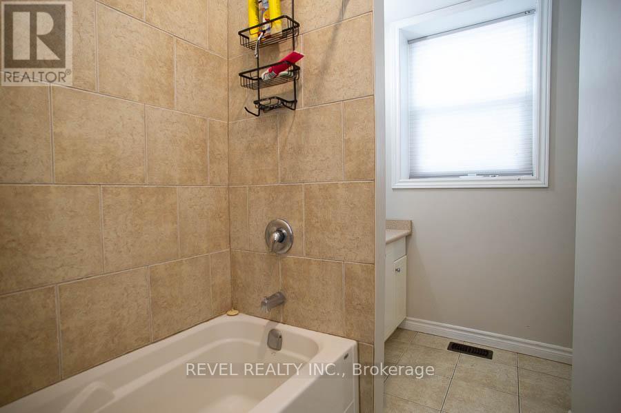 129 Peel Street, Brantford, Ontario  N3S 5M6 - Photo 12 - X12662262