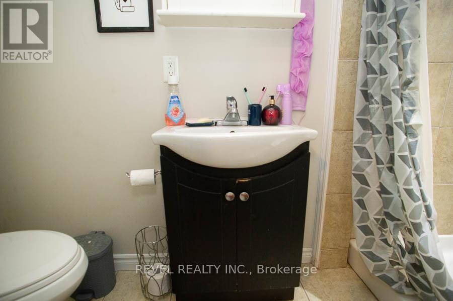 129 Peel Street, Brantford, Ontario  N3S 5M6 - Photo 5 - X12662262