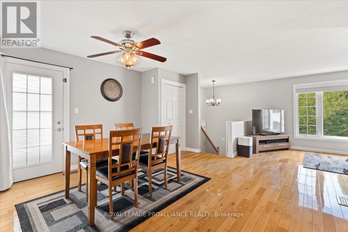 19 Fleming Road, Quinte West (Trenton Ward), Ontario  K8V 6P6 - Photo 11 - X12662466