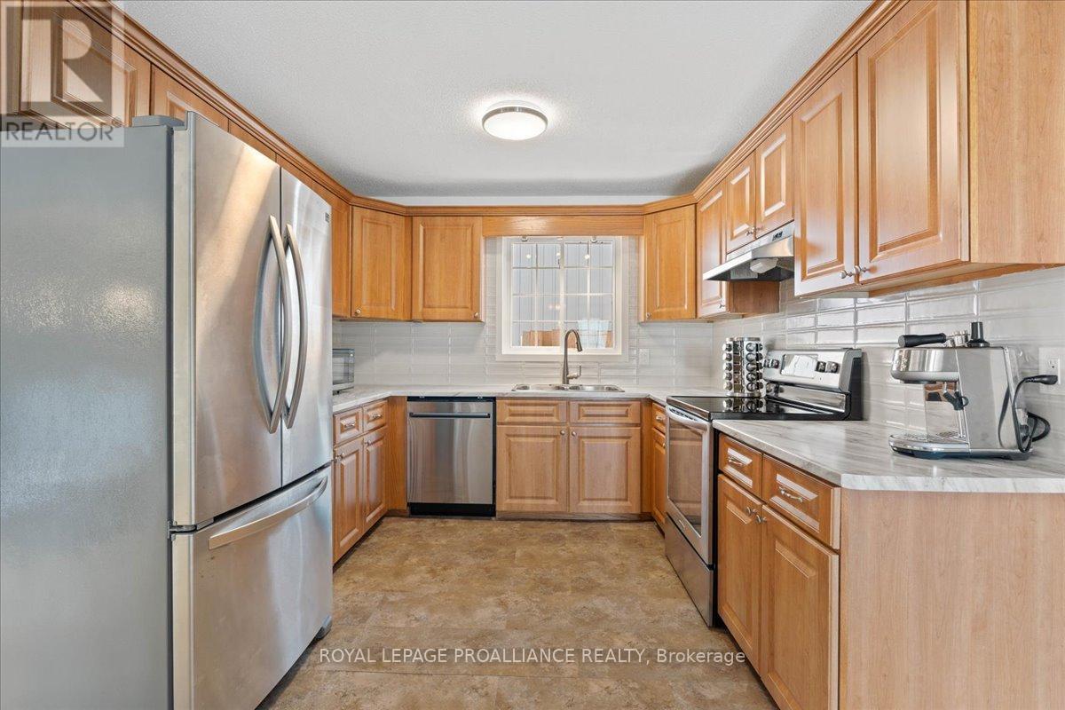 19 Fleming Road, Quinte West (Trenton Ward), Ontario  K8V 6P6 - Photo 12 - X12662466