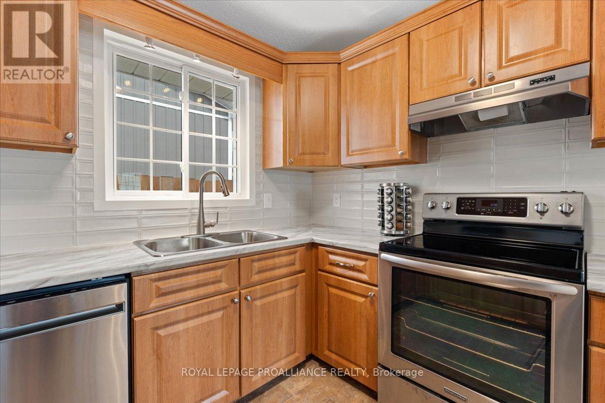 19 Fleming Road, Quinte West (Trenton Ward), Ontario  K8V 6P6 - Photo 14 - X12662466