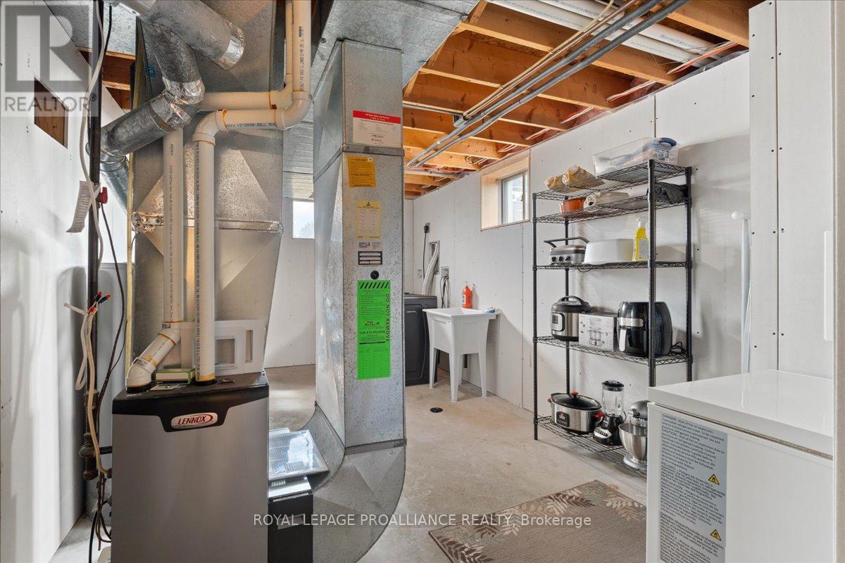 19 Fleming Road, Quinte West (Trenton Ward), Ontario  K8V 6P6 - Photo 32 - X12662466