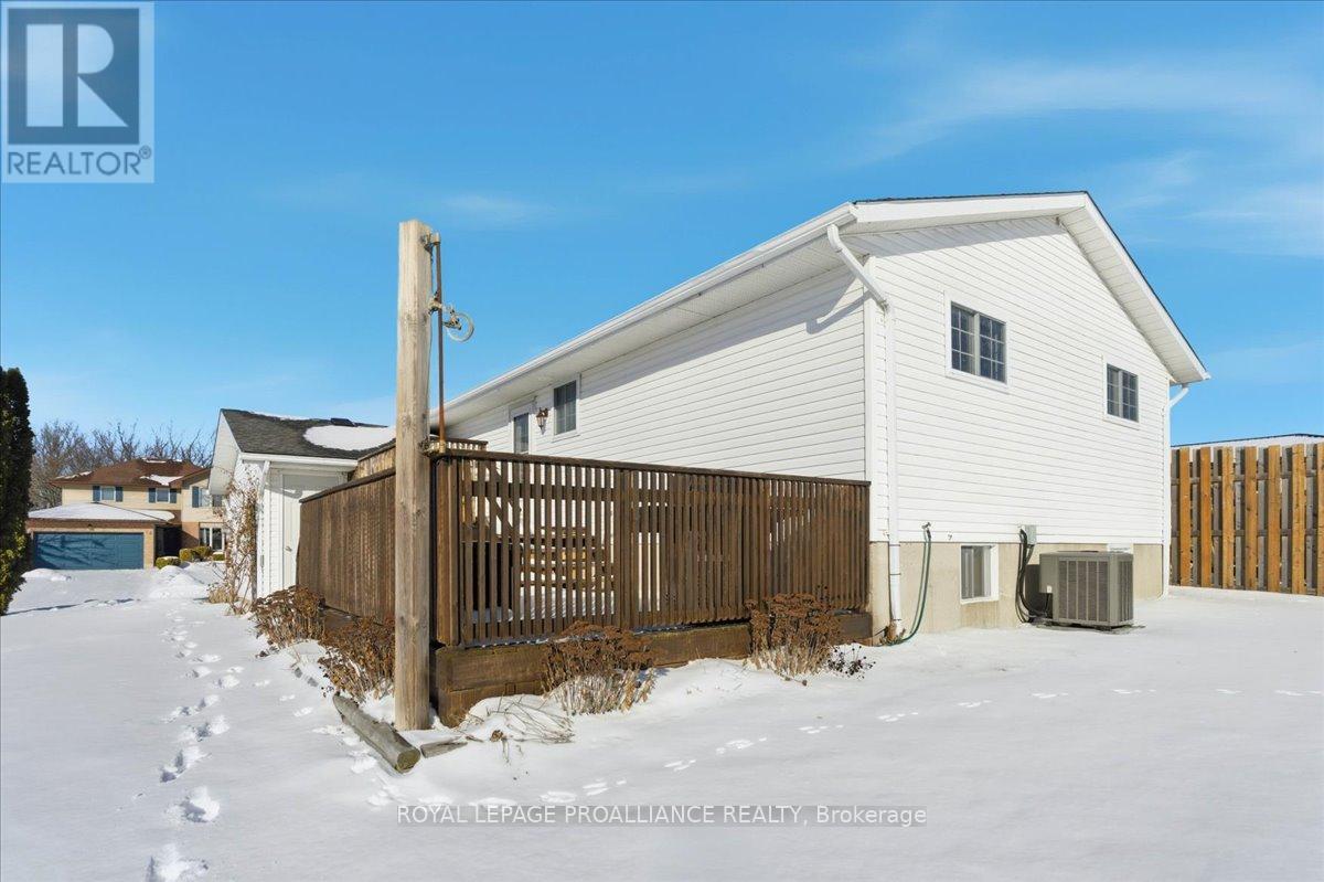 19 Fleming Road, Quinte West (Trenton Ward), Ontario  K8V 6P6 - Photo 35 - X12662466