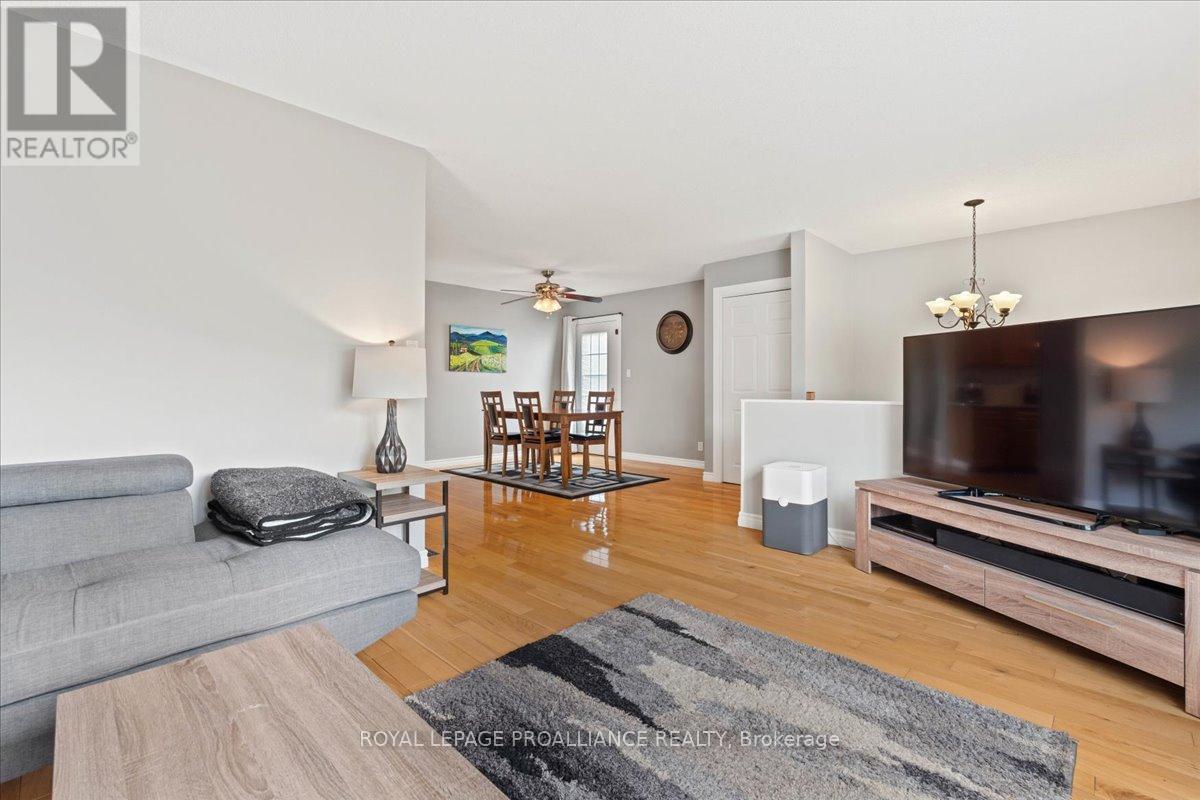 19 Fleming Road, Quinte West (Trenton Ward), Ontario  K8V 6P6 - Photo 7 - X12662466