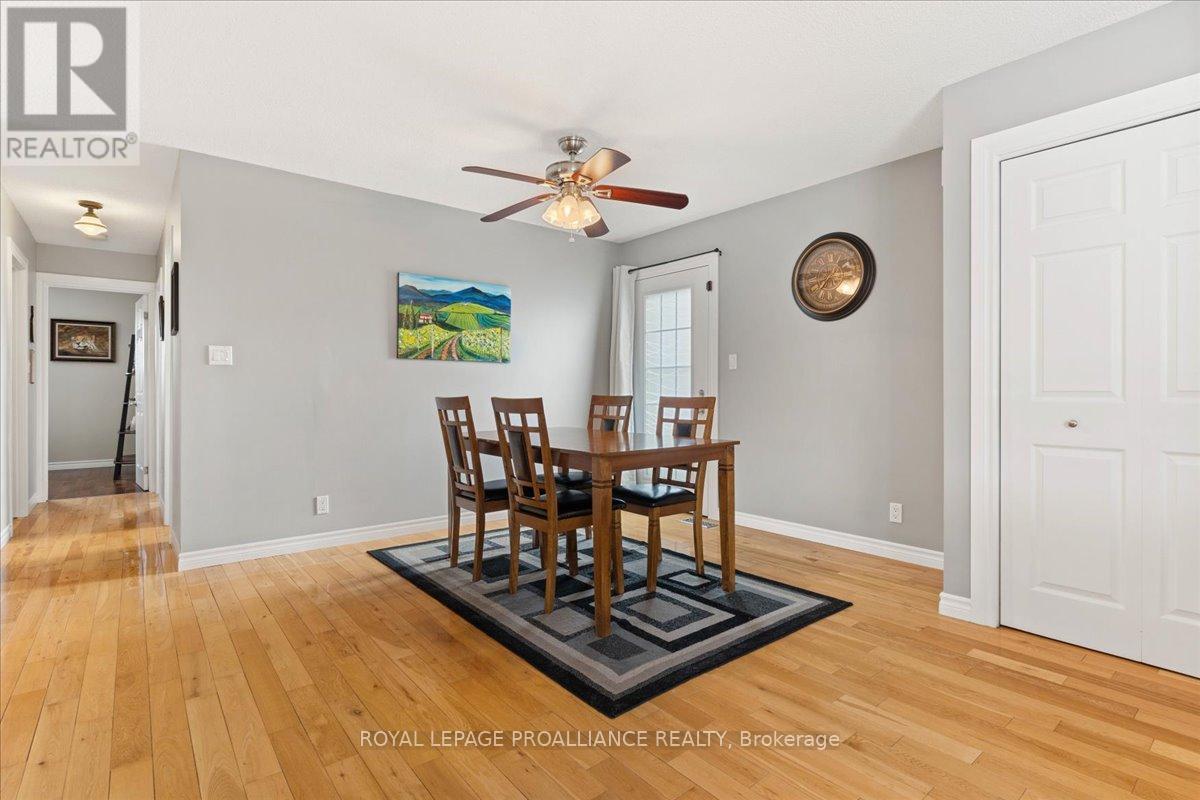 19 Fleming Road, Quinte West (Trenton Ward), Ontario  K8V 6P6 - Photo 9 - X12662466