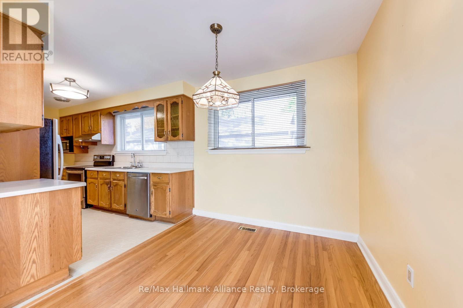 281 Savoy Crescent, Oakville, Ontario  L6L 1Y2 - Photo 18 - W12662556