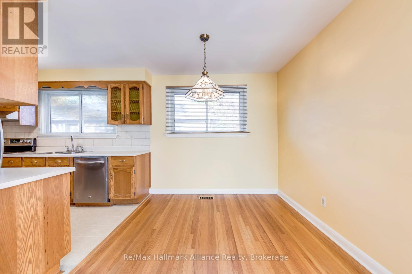 281 Savoy Crescent, Oakville, Ontario  L6L 1Y2 - Photo 17 - W12662556