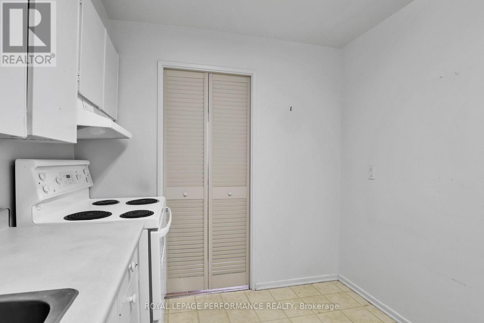 708 - 265 Poulin Avenue, Ottawa, Ontario  K2P 7Y8 - Photo 12 - X12662378