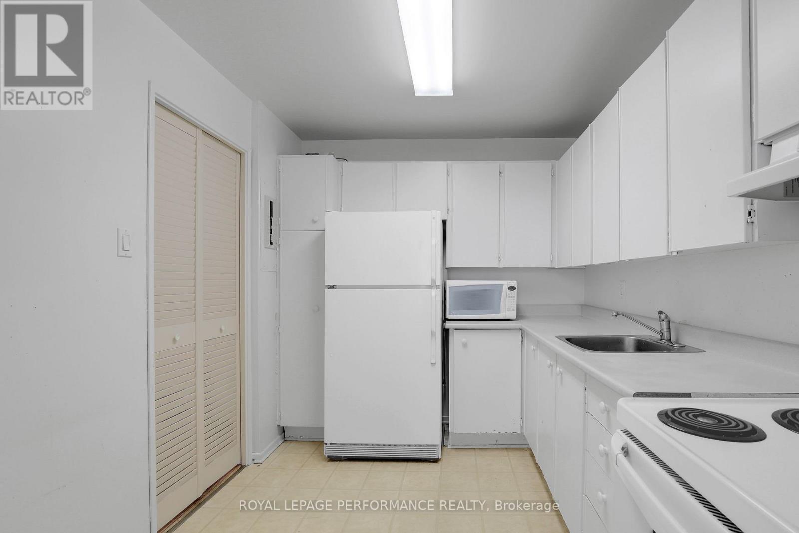 708 - 265 Poulin Avenue, Ottawa, Ontario  K2P 7Y8 - Photo 13 - X12662378