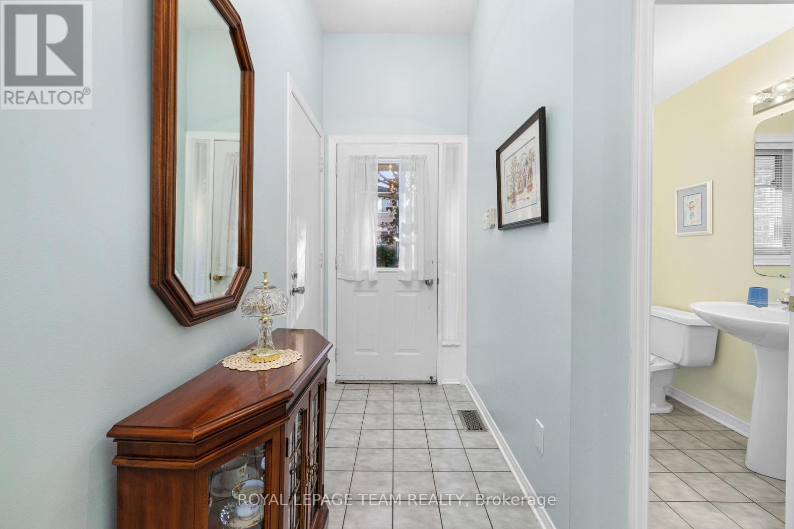 31 - 68 Grandcourt Drive, Ottawa, Ontario  K2G 5W9 - Photo 5 - X12662434