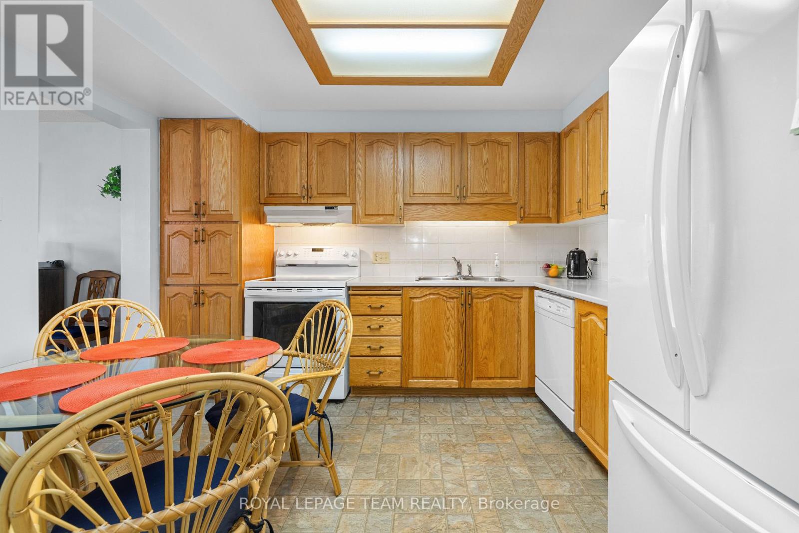 31 - 68 Grandcourt Drive, Ottawa, Ontario  K2G 5W9 - Photo 8 - X12662434