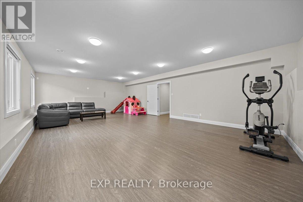 348 Abbeydale Circle, Ottawa, Ontario  K2K 0E9 - Photo 38 - X12662442