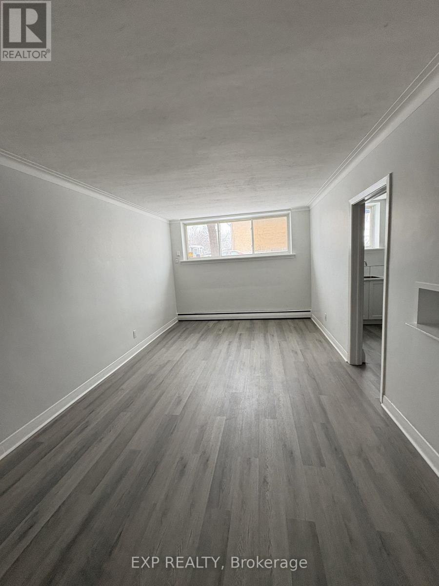 1216 Shillington Avenue, Ottawa, Ontario K1Z 7Z4 - Photo 5 - X12662456