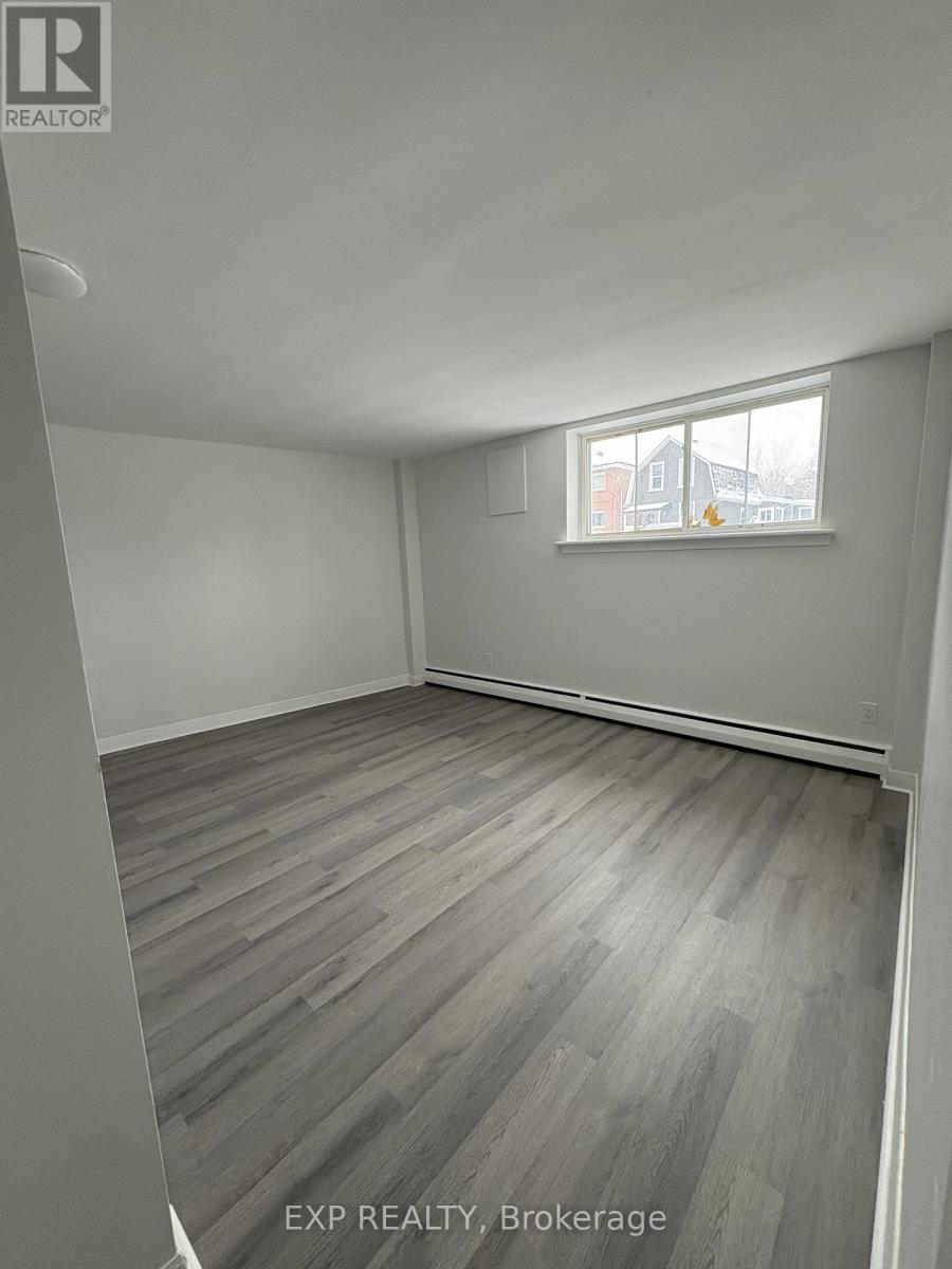 1216 Shillington Avenue, Ottawa, Ontario K1Z 7Z4 - Photo 6 - X12662456