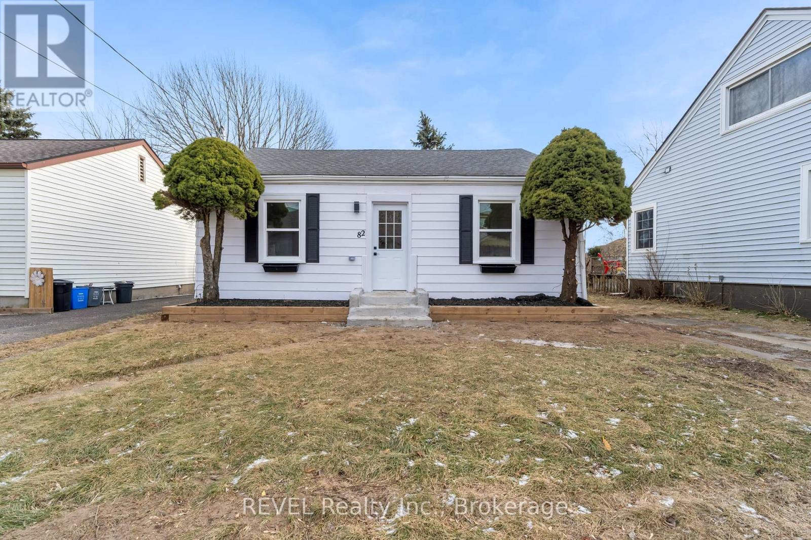 82 Grass Avenue, St. Catharines, Ontario  L2R 1T1 - Photo 2 - X12662394